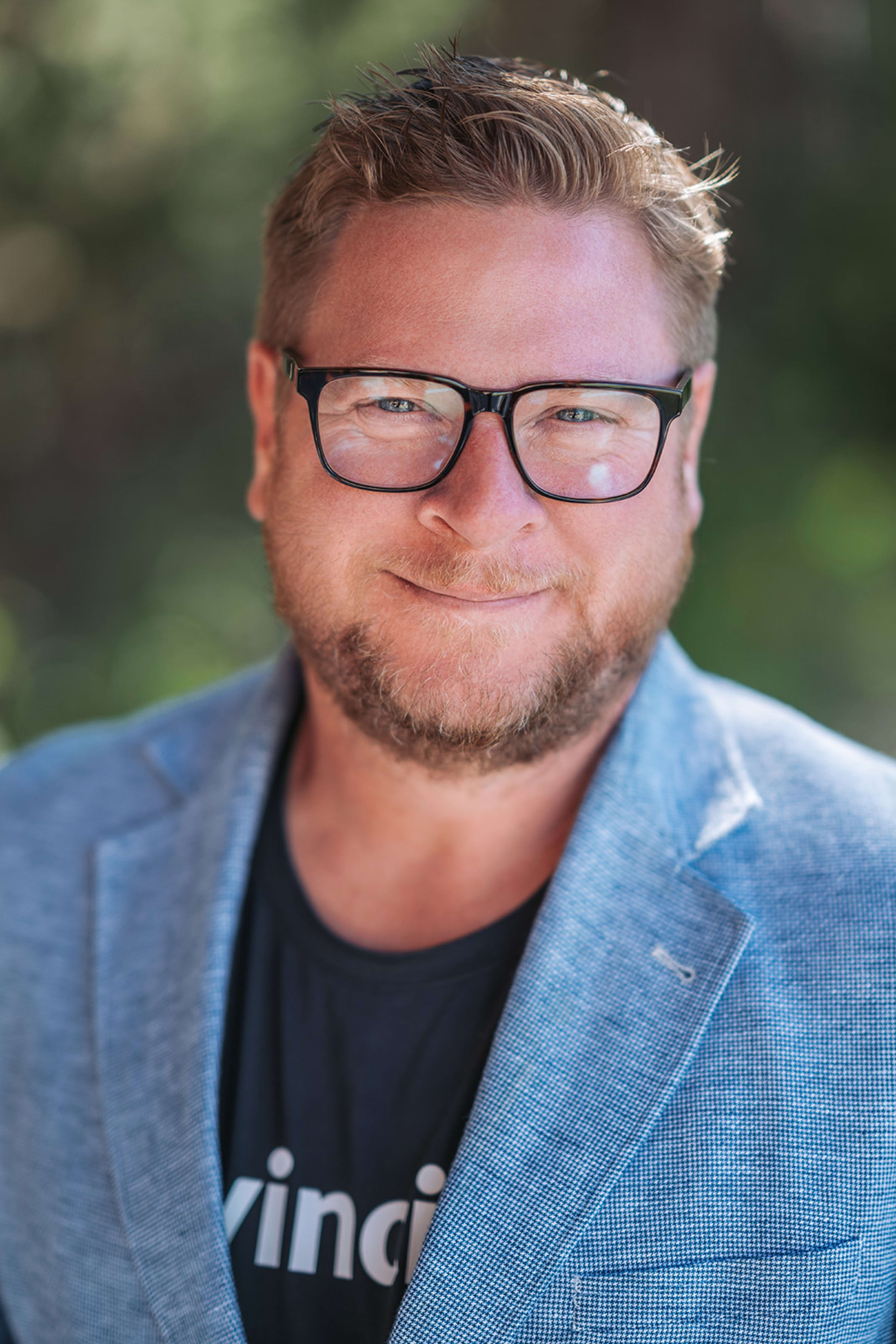 Professional headshot in natural light, Santa Fe — Casey Addason Photography