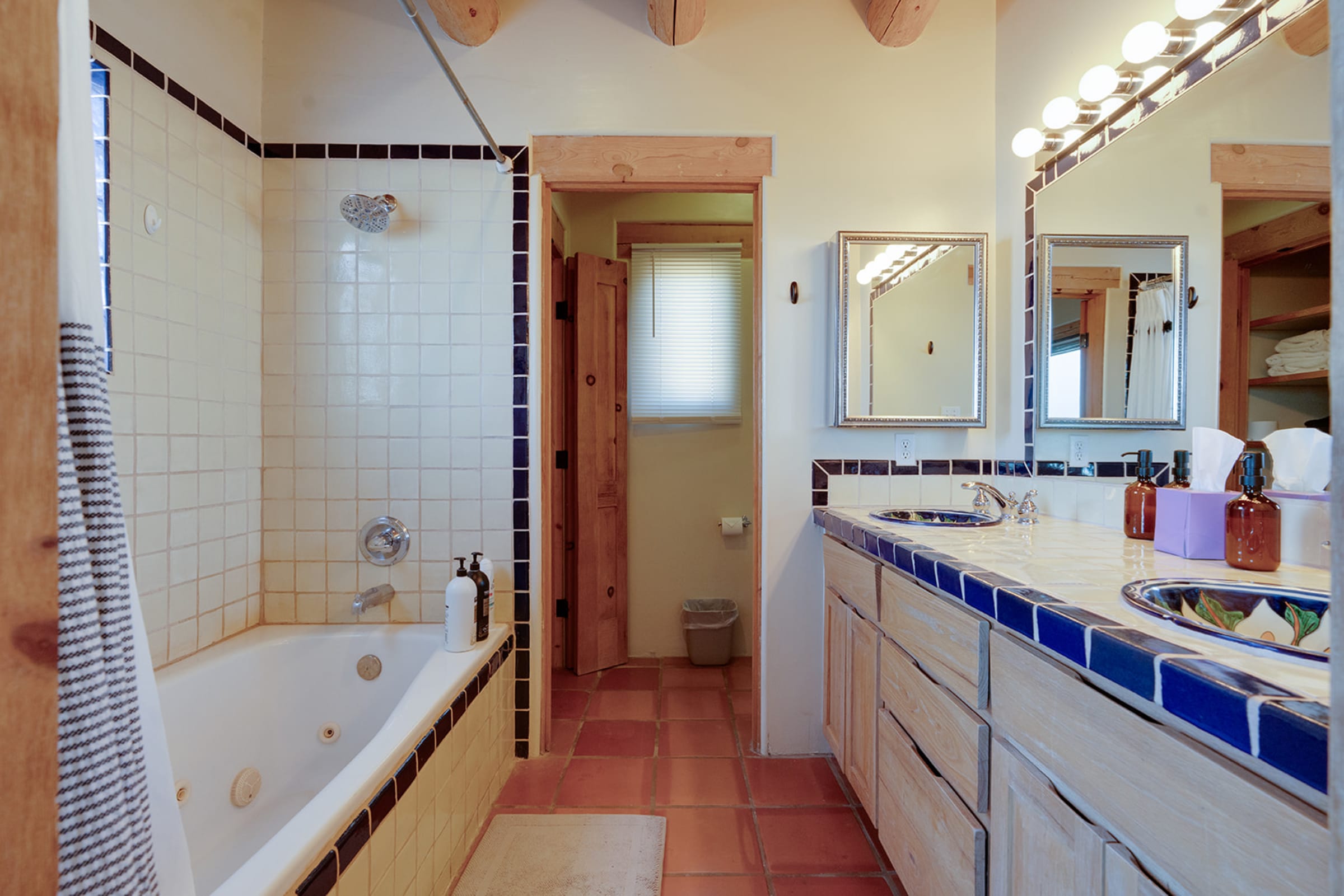 taosairbnb — Casey Addason Photography