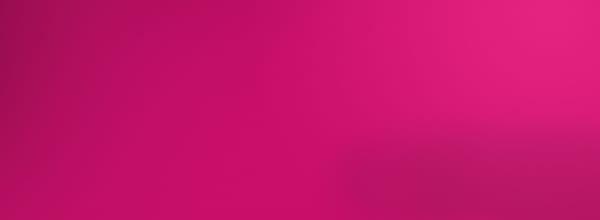 Tasainen magenta tausta hienovaraisilla liukuväreillä ja hento tummempi piste oikeassa alakulmassa.