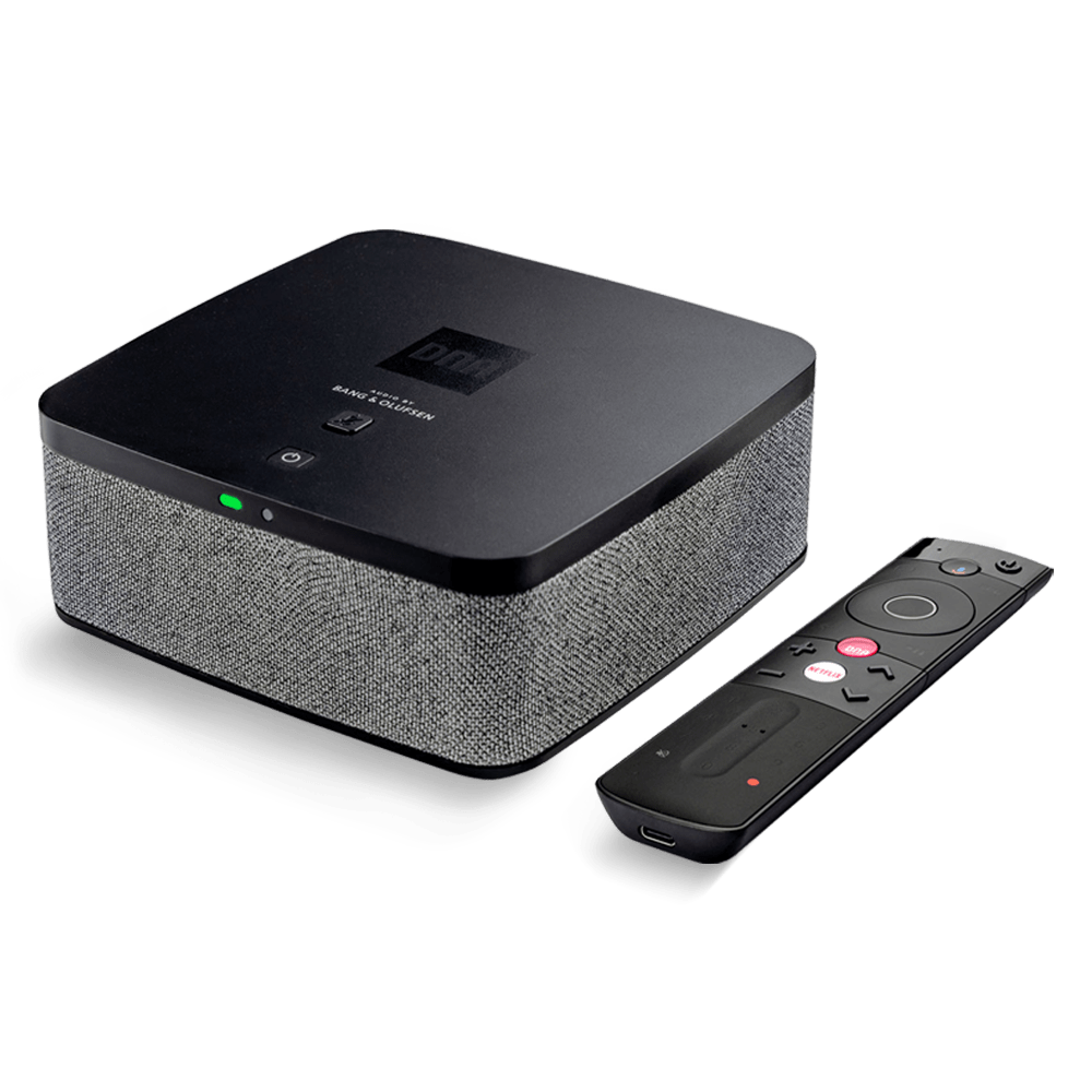 Musta mediastriimausboksi, jossa on kangasverhoiltu sivu, mustan kaukosäätimen vieressä.