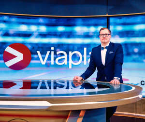 Kuvassa Antti Mäkinen. Jääkiekon MM-kisat ja Viaplayn asiantuntijat.
