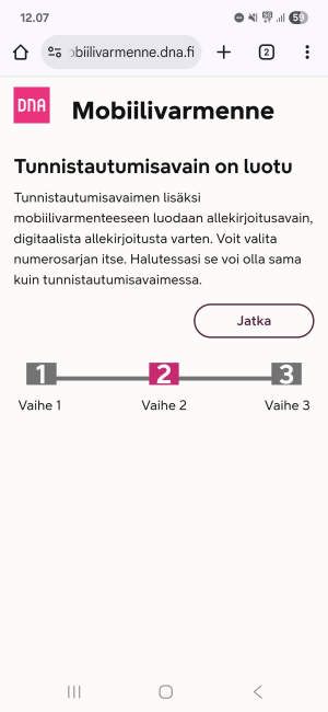 Suomalaisen verkkosivuston sivulla näytetään vaihe 2 kolmesta mobiiliautentikointiavaimen luomiseksi.