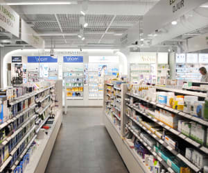 Apteekkarin takataskussa on vastaus kaikkiin lääkekysymyksiin. Myyrmannin apteekki hyödyntää DNA:n yhteyksiä.