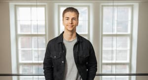 Aaro Isosaari kannustaa yrityksiä miettimään työnantajabrändiä jo alkuvaiheessa. (Kuva: Flowrite)