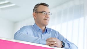 Suomen tilanne 5G-verkkojen rakentamisessa on hyvin poikkeuksellinen, sanoo DNA:n toimitusjohtaja Jukka Leinonen.