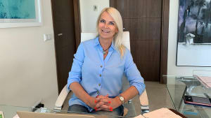 Merja Rahkola-Toivanen on yrityssparraaja KasvuOpen-verkostossa, jossa hän neuvoo yrityksiä muun muassa myynnissä, markkinoinnissa ja johtamisessa.