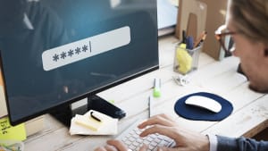 Tavallisella internetin käyttäjällä on tunnukset helposti yli sataan eri palveluun.