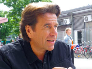 Teknologia tuo mahdollisuuksia taiteilijan työhön