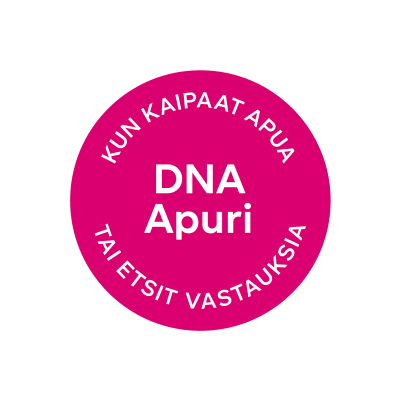 Vaaleanpunainen ympyrä, jossa on suomenkielinen teksti: DNA Apuri. Kun kaipaat apua tai etsit vastauksia.