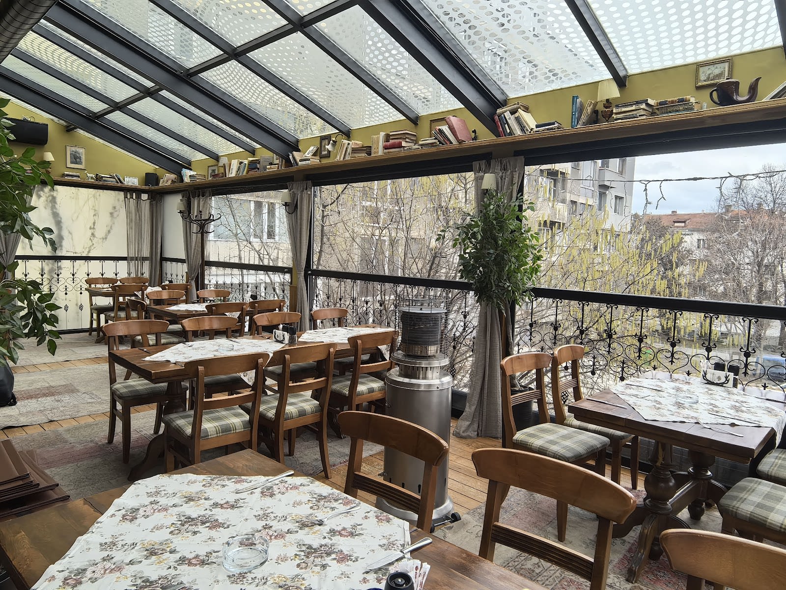 Restaurant "Staria Chinar" — снимка 2
