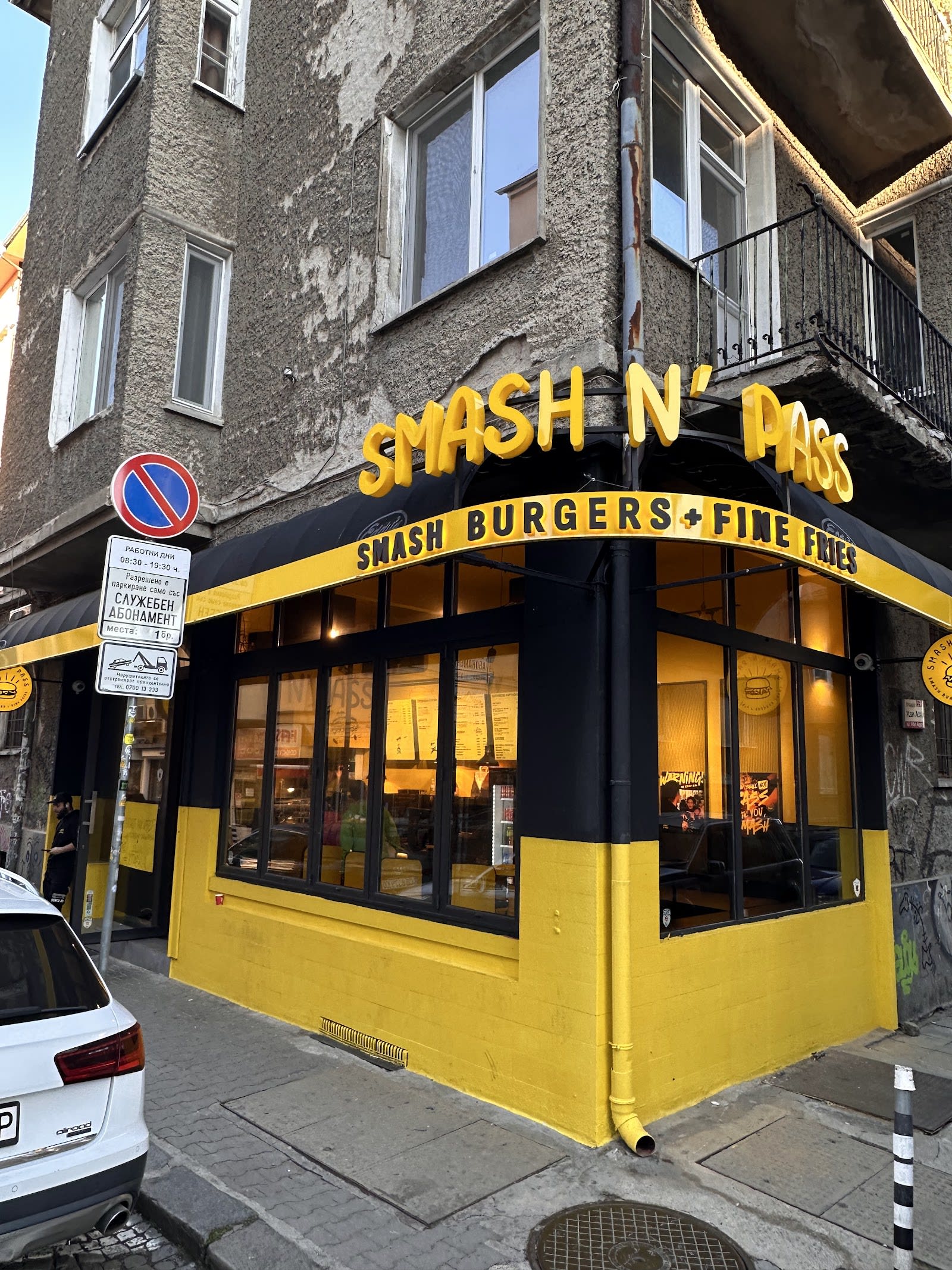 Smash N’ Pass | Sofia