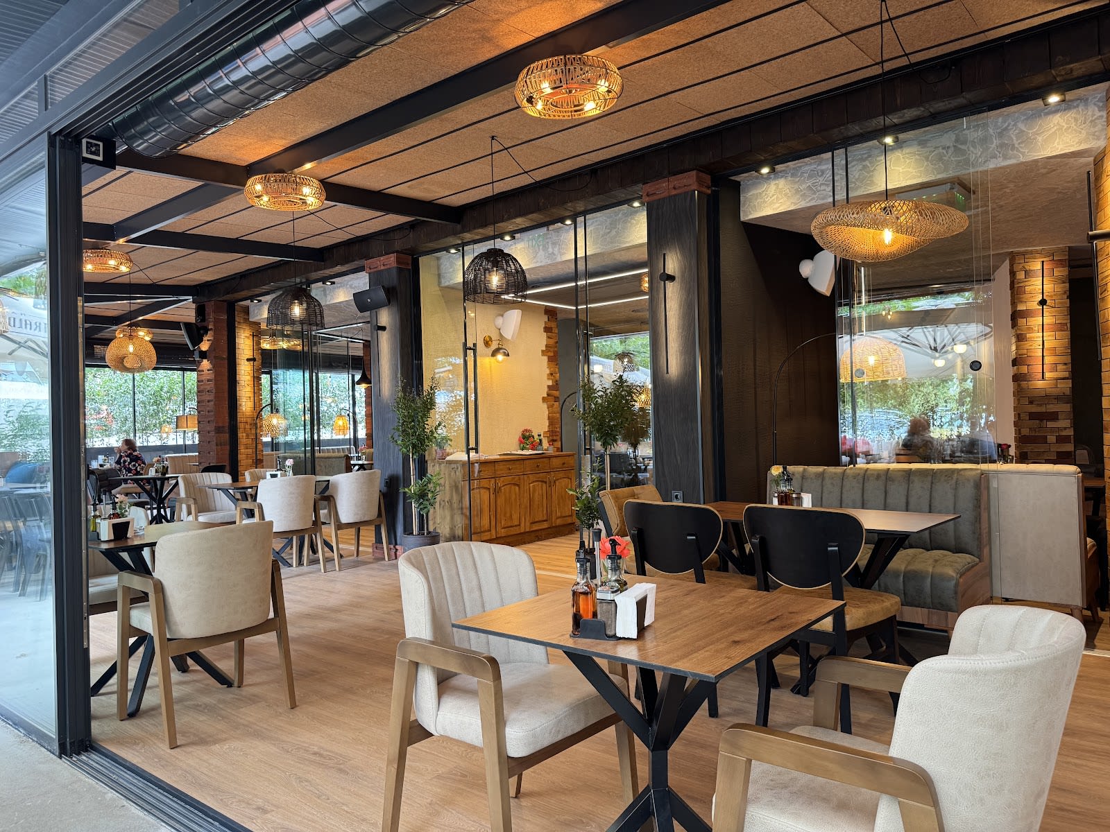 Crea Restaurant