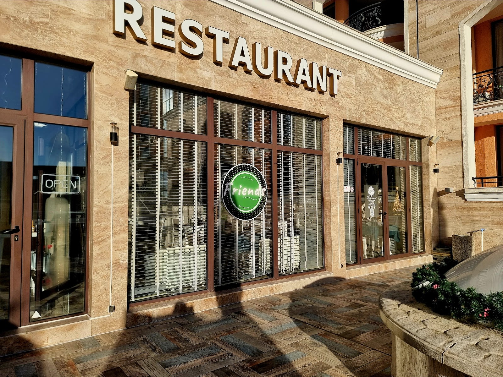 Restaurant "FRIENDS"