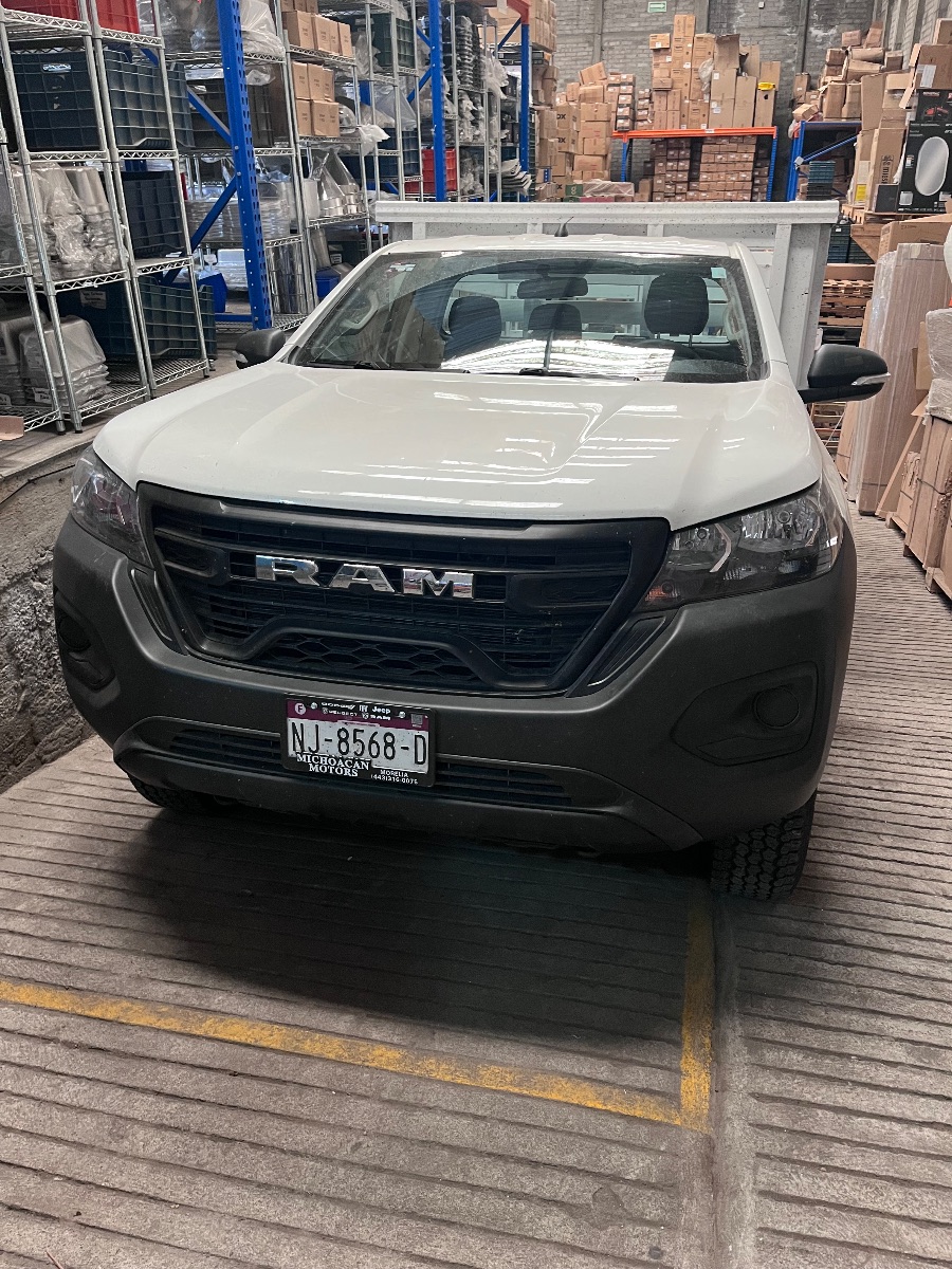 Camioneta RAM para transporte