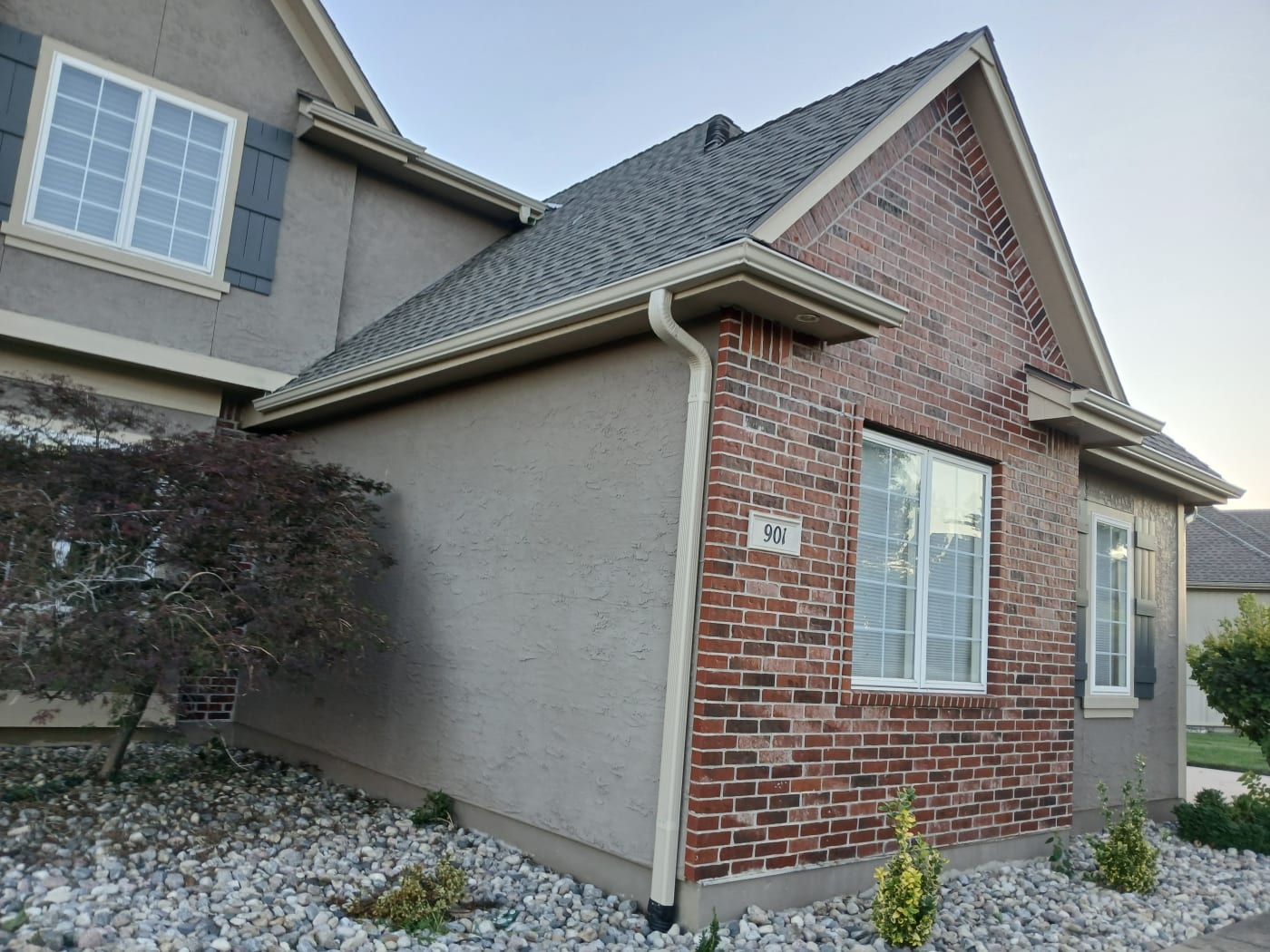 5-inch seamless gutters, downspouts, Lee's Summit, MO, photo 1 of 4