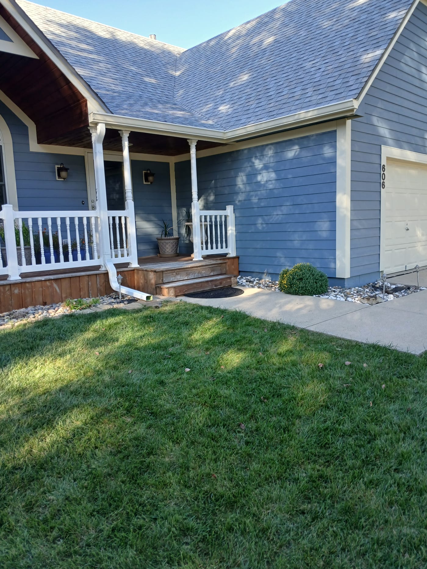 6-inch seamless gutters, downspouts, Raymore, MO, photo 1 of 4