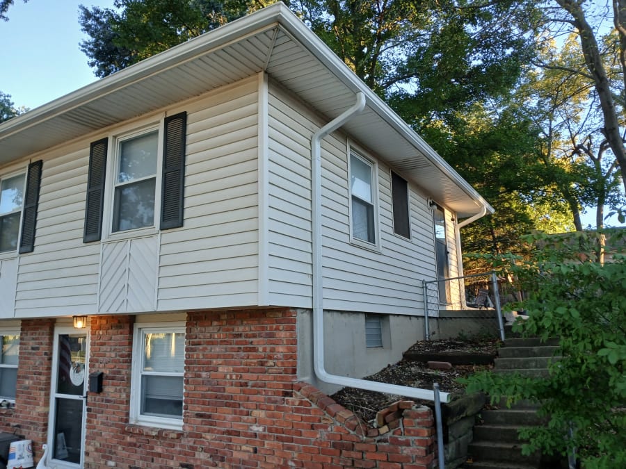5-inch seamless gutters, downspouts, fascia, Lee's Summit, MO, photo 4 of 4