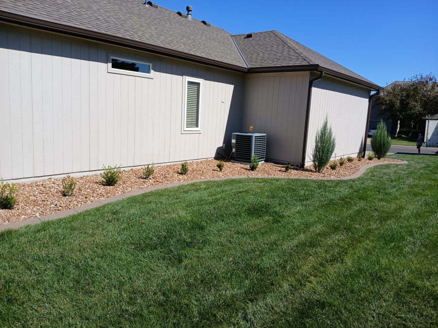 6-inch seamless gutters, downspouts, Lee's Summit, MO, photo 3 of 4