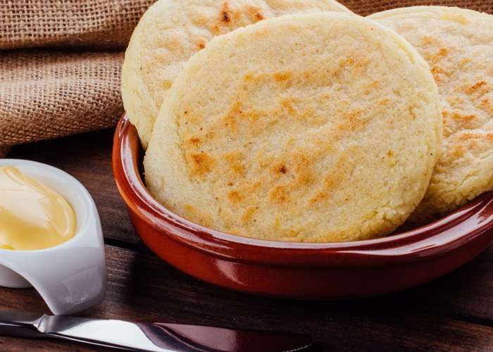 arepa de queso colombiana