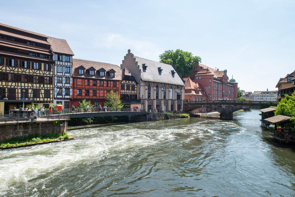 Die Ill und das Viertel Petite France in der Umgebung des Régent