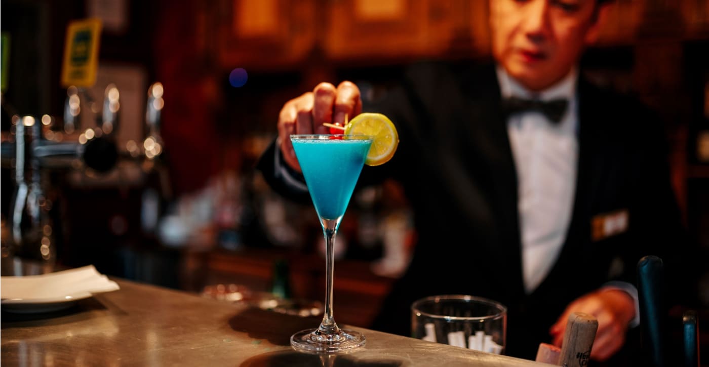Ein Cocktail, serviert an der Bar Le Meyerhof des Bouclier d'Or