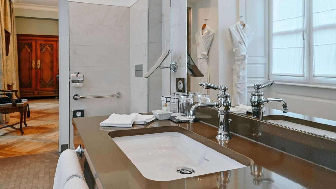 Das Badezimmer eines Prestige-Zimmers im Bouclier d'Or