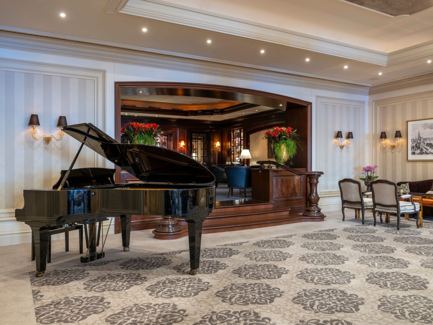 O átrio do Frankfurter Hof e o seu piano de cauda
