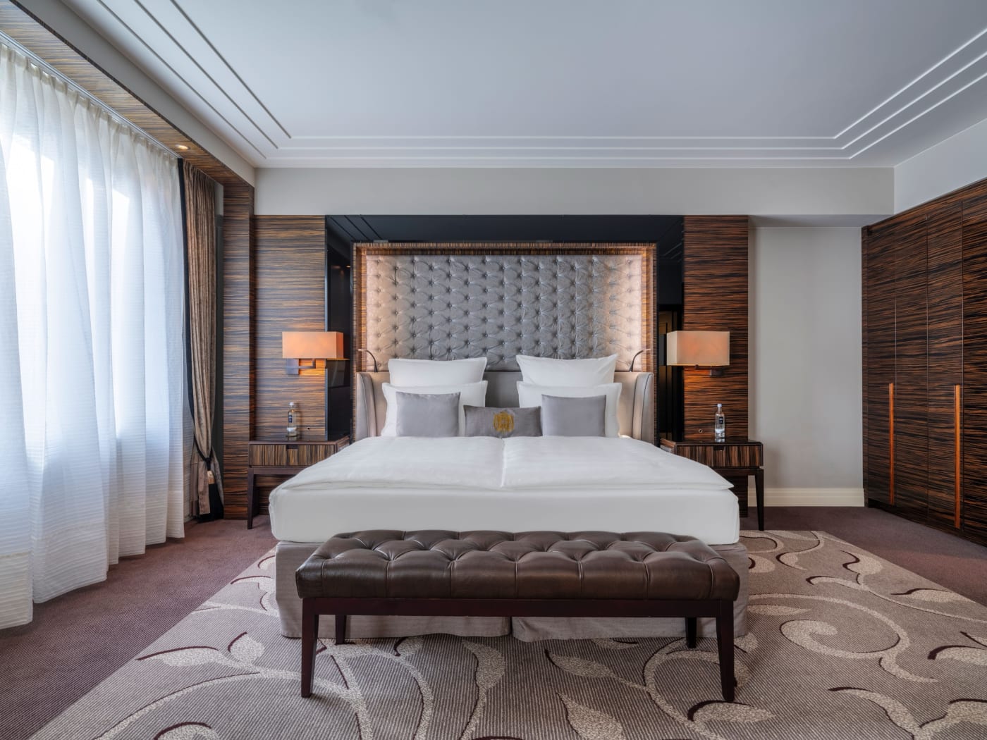 Um quarto Grand Deluxe do Steigenberger Icon Frankfurter Hof