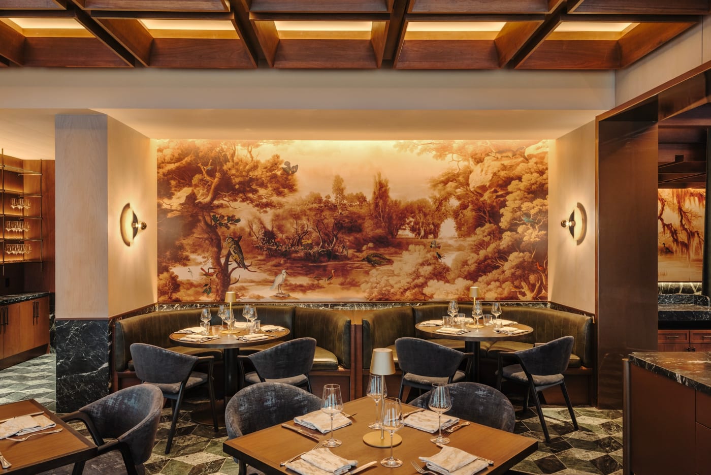 El comedor de Delmonico Steakhouse de Emeril Lagasse en Fairmont New Orleans
