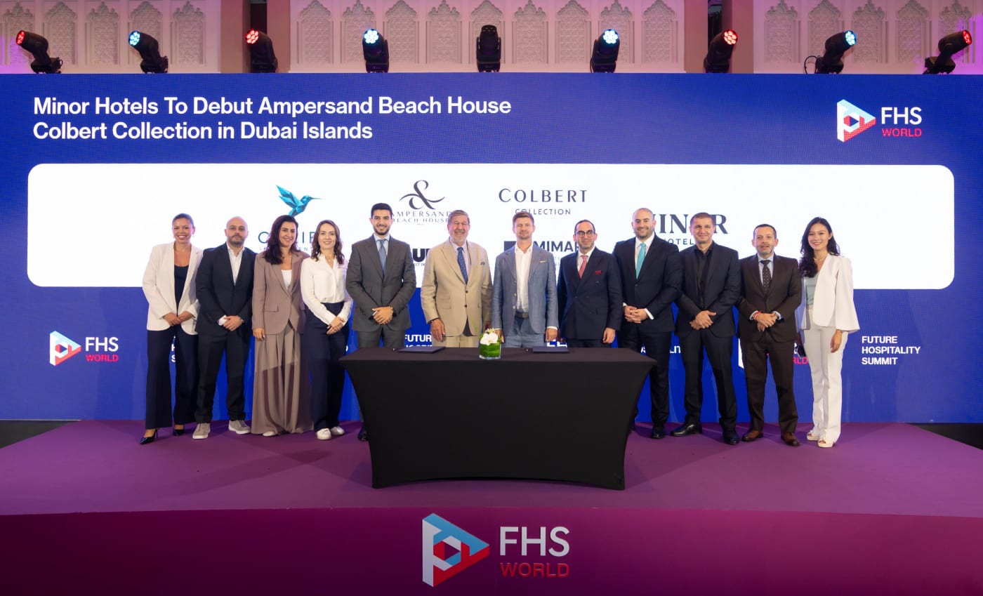 Vertragsunterzeichnung für das Ampersand Beach House, Colbert Collection, durch Minor Hotels und seine Partner auf der FHS World in Dubai
