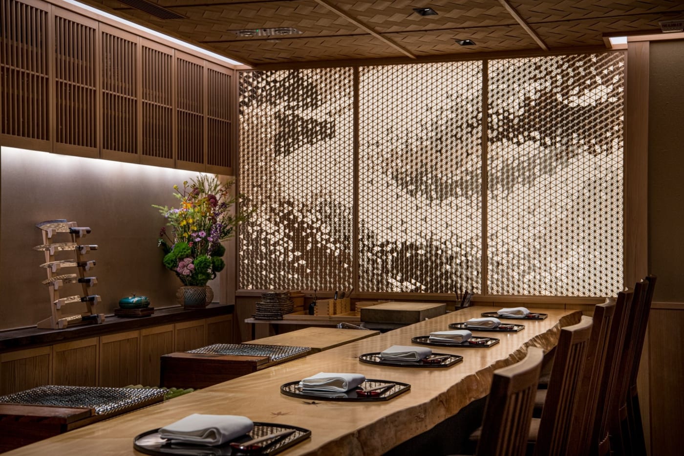 Comptoir de huit places du restaurant japonais Rin, une étoile Michelin, au Mandarin Oriental The Landmark, Hong Kong