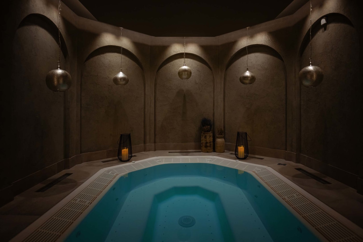 Le whirlpool sous voûtes du Spa Andalus d'inspiration marocaine, au MOHR life resort de Lermoos