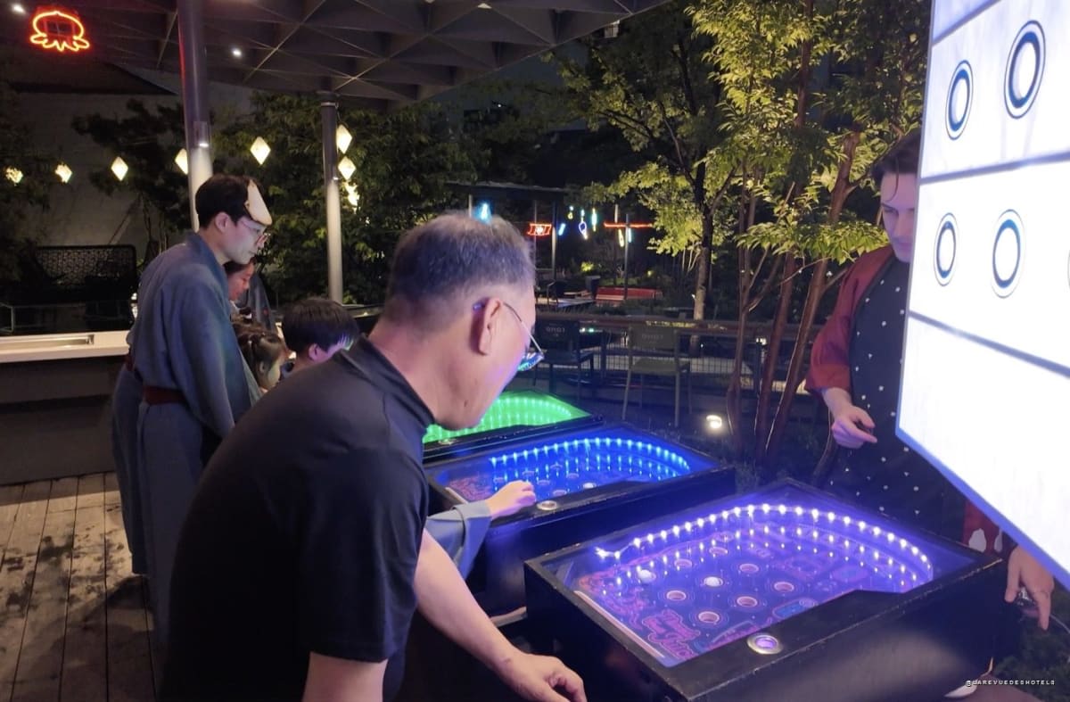 Les jeux d'adresse lumineux installés dans le jardin