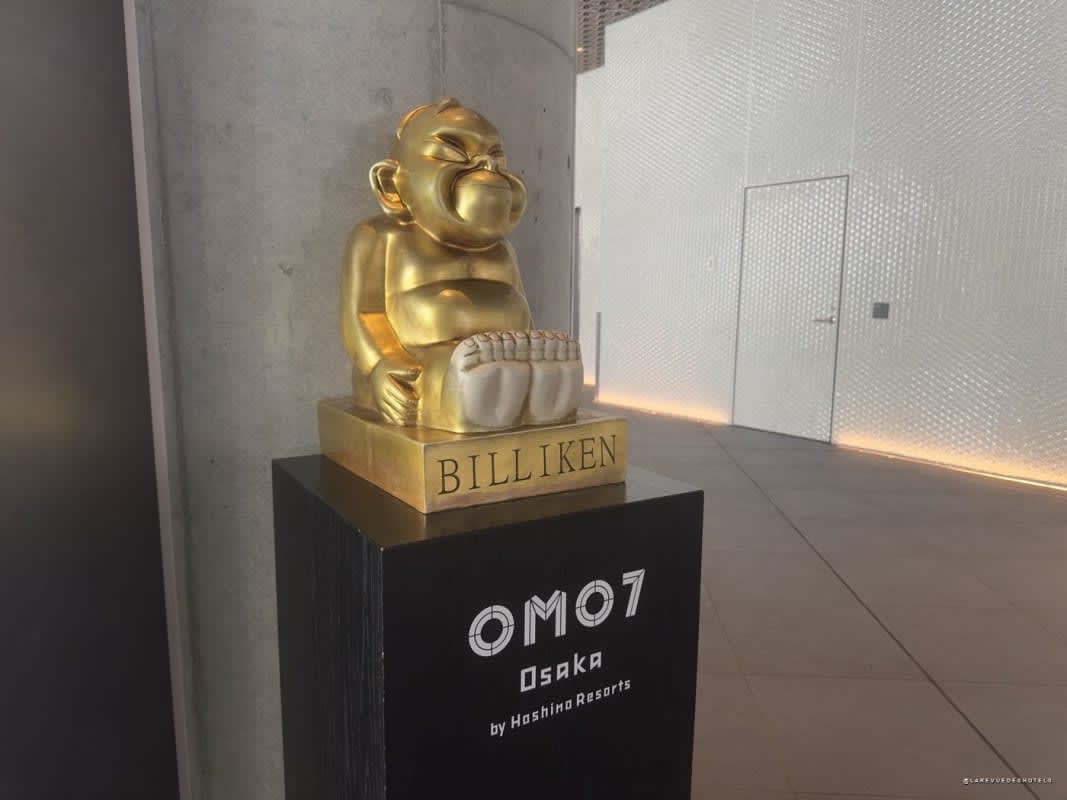 Le Billiken doré, porte-bonheur de Shinsekai, à l'entrée de l'OMO7