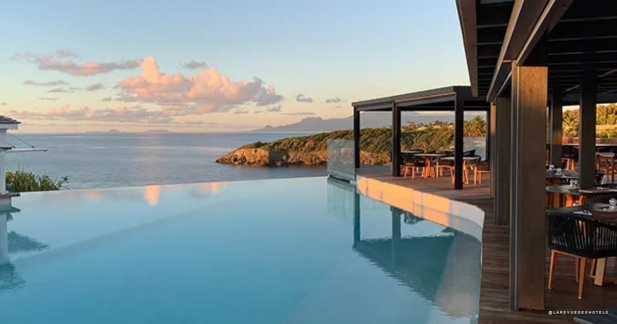 Piscine &agrave; d&eacute;bordement de La Toubana face &agrave; la mer, Sainte-Anne en Guadeloupe