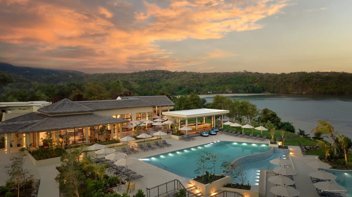 Piscine, resort et coucher de soleil du Six Senses La Sagesse &agrave; Grenade