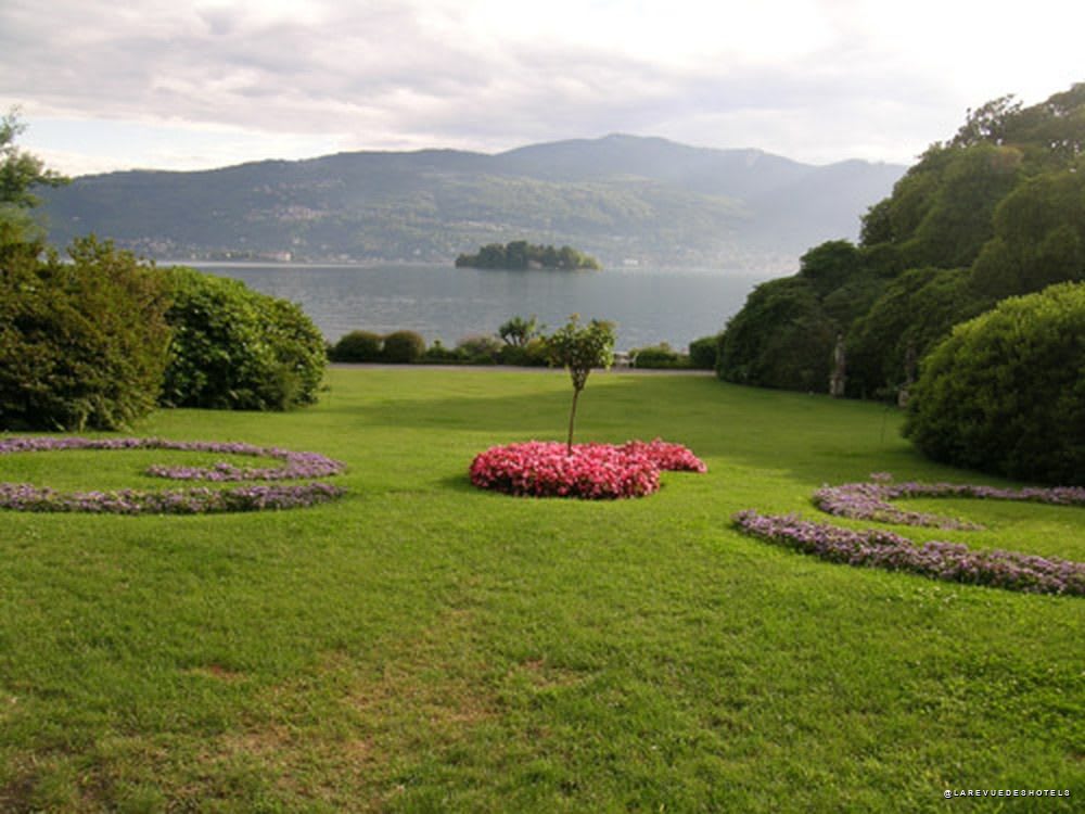 The English-style garden facing the Borromean Islands