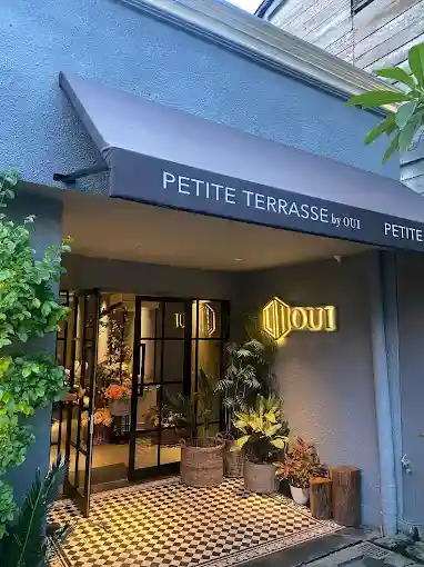 Tavis dan Petite Terrasse Bergerak: Distribusi Bantuan untuk Korban Banjir di Medan