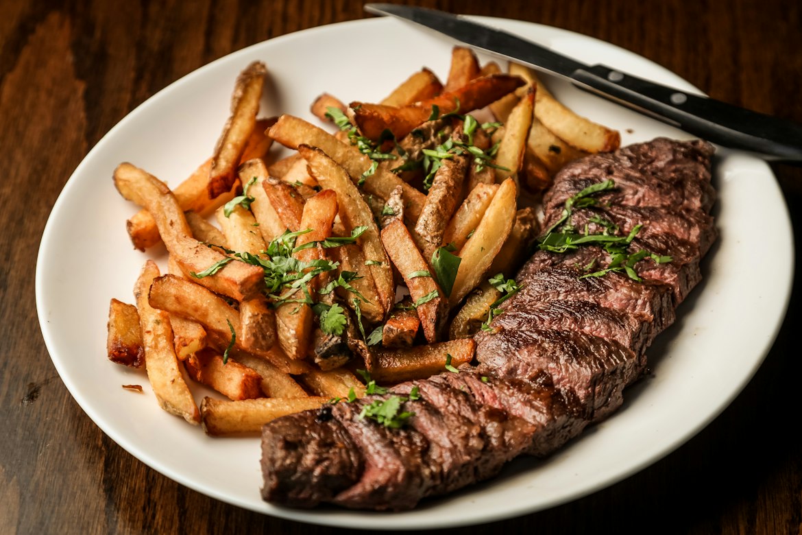 Steak Daging Sapi dengan Saus Jamur Krim
