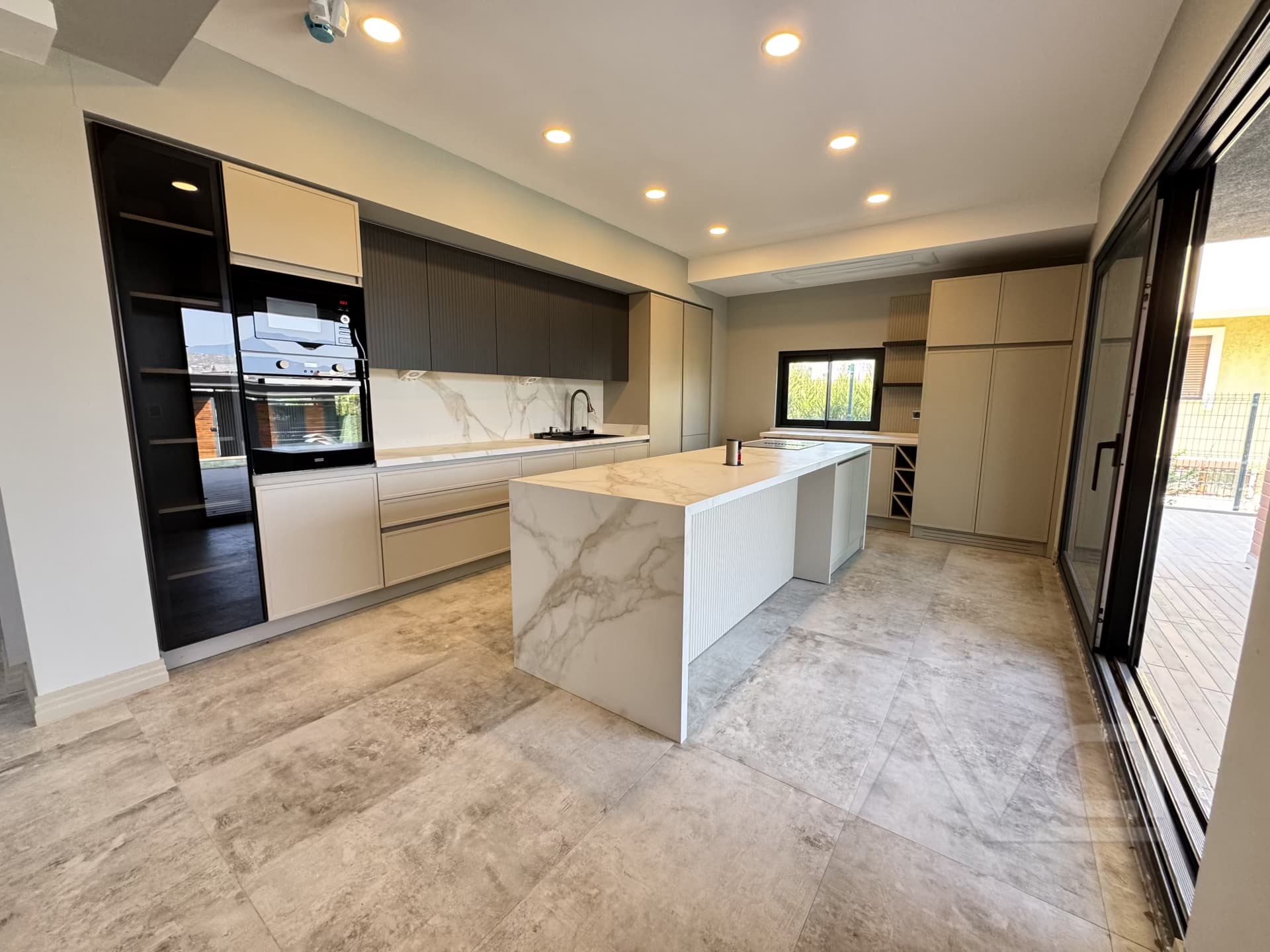 TAM MÜSTAKİL HAVUZLU 500M2 ARSA ÖZEL TASARIM 4+1 VİLLA