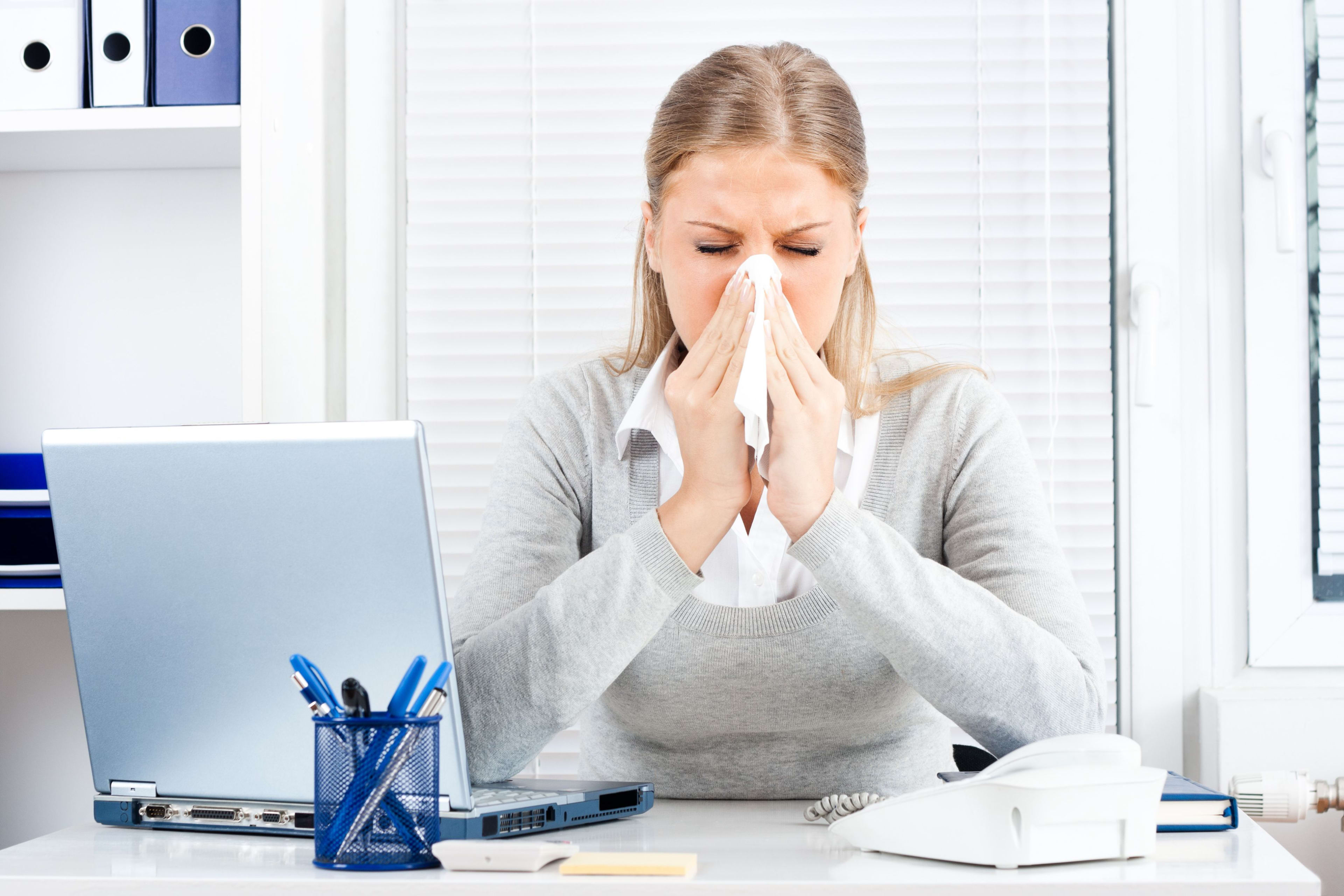 femme malade grippe covid gastro