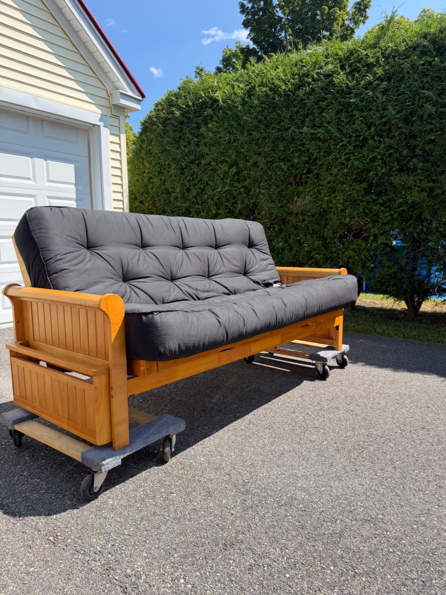 Night & Day Furniture Venice Solid Hardwood Futon – Honey Oak – Premium Thick Mattress