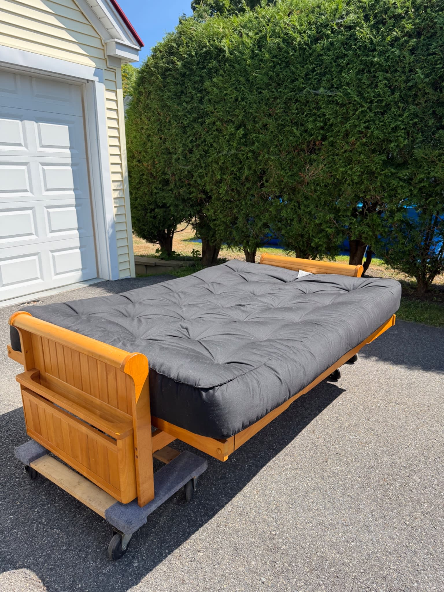 Night & Day Furniture Venice Solid Hardwood Futon – Honey Oak – Premium Thick Mattress