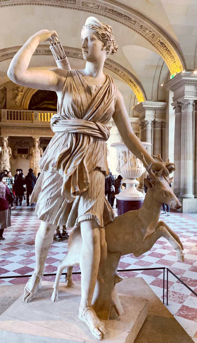 Diana di Versailles scultura greca Louvre drappeggio movimento