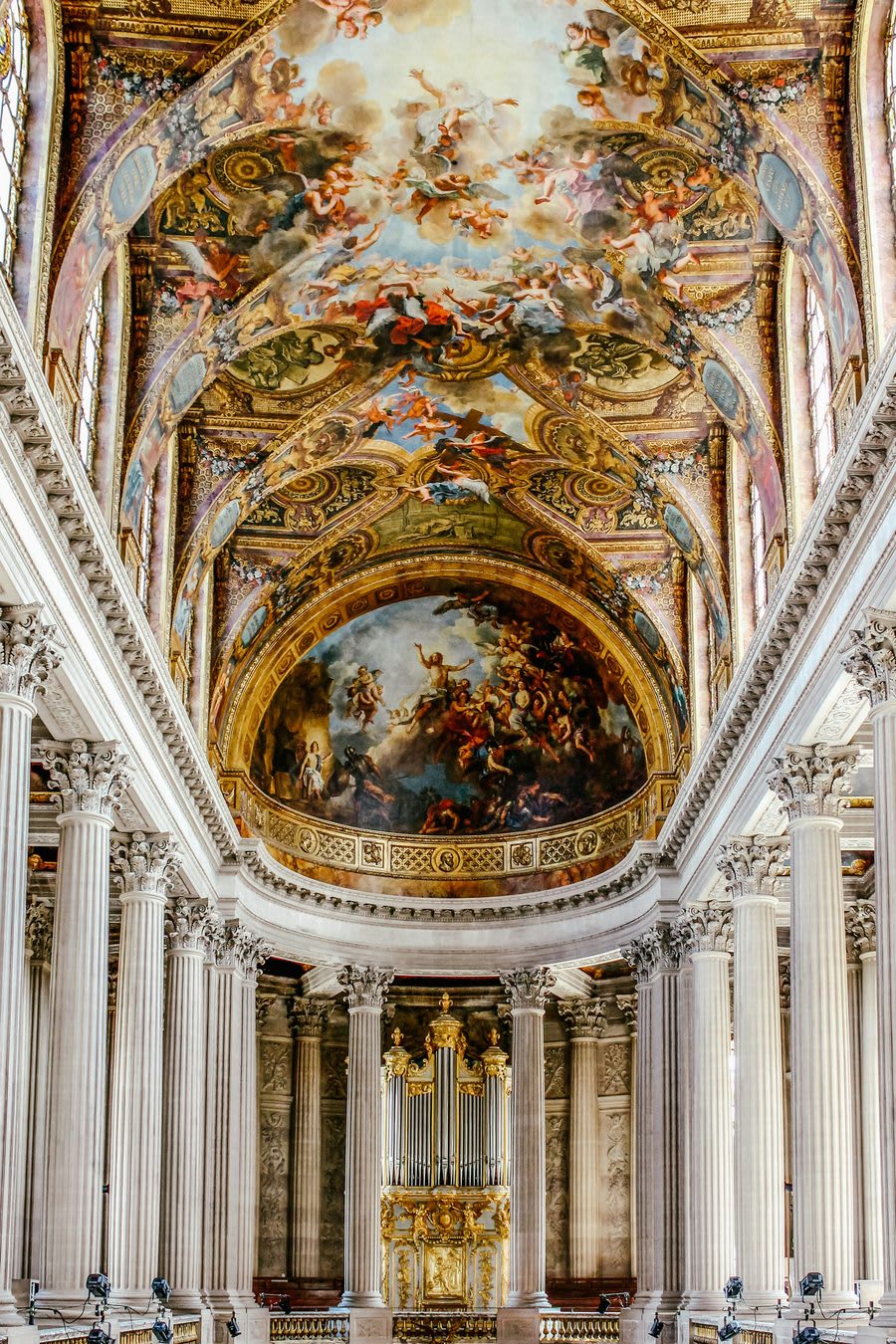 cappella reale versailles interno soffitto affreschi trinit&agrave; charles la fosse luigi xiv