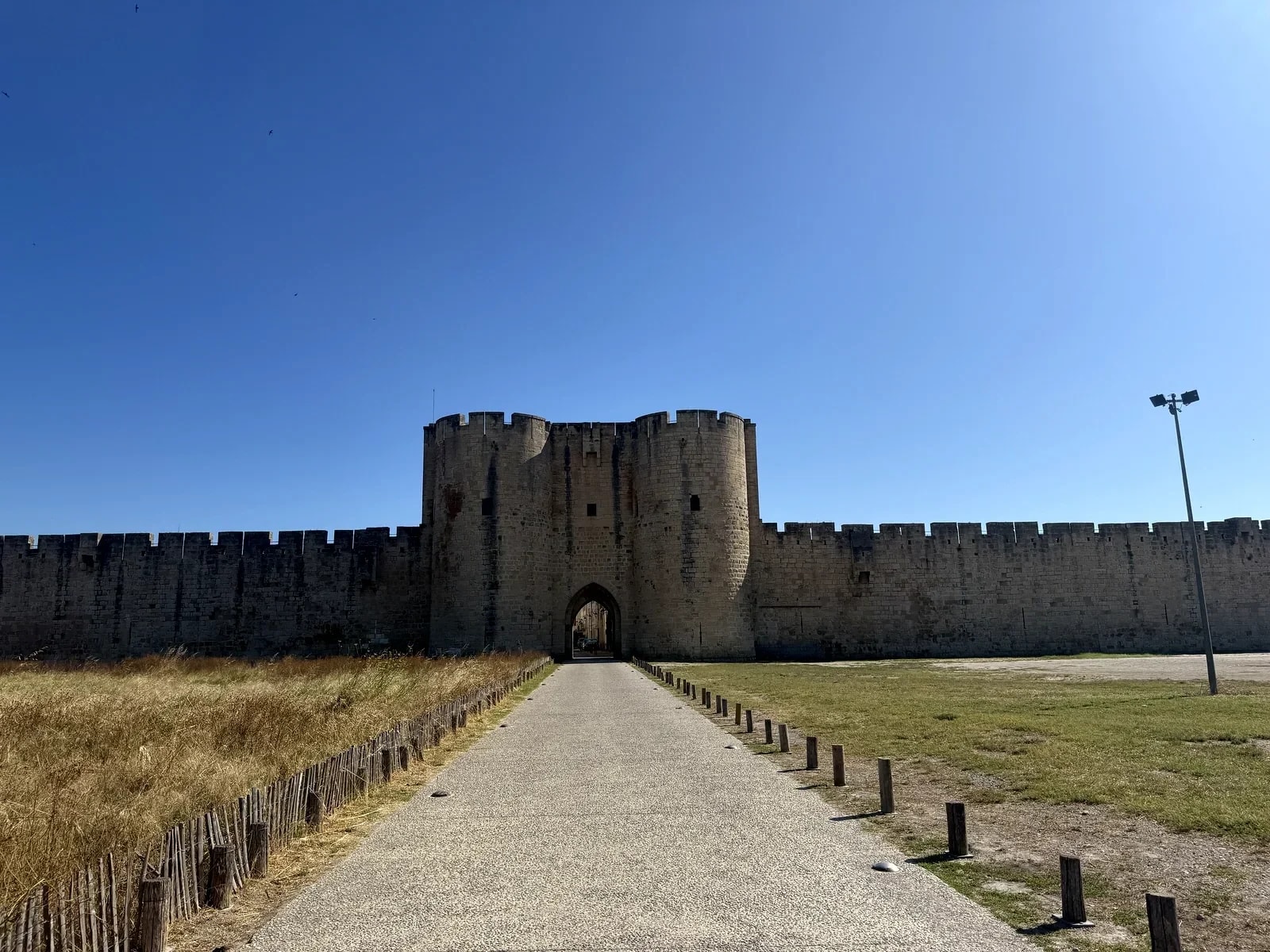 Aigues-Mortes mura medievali torre Camargue