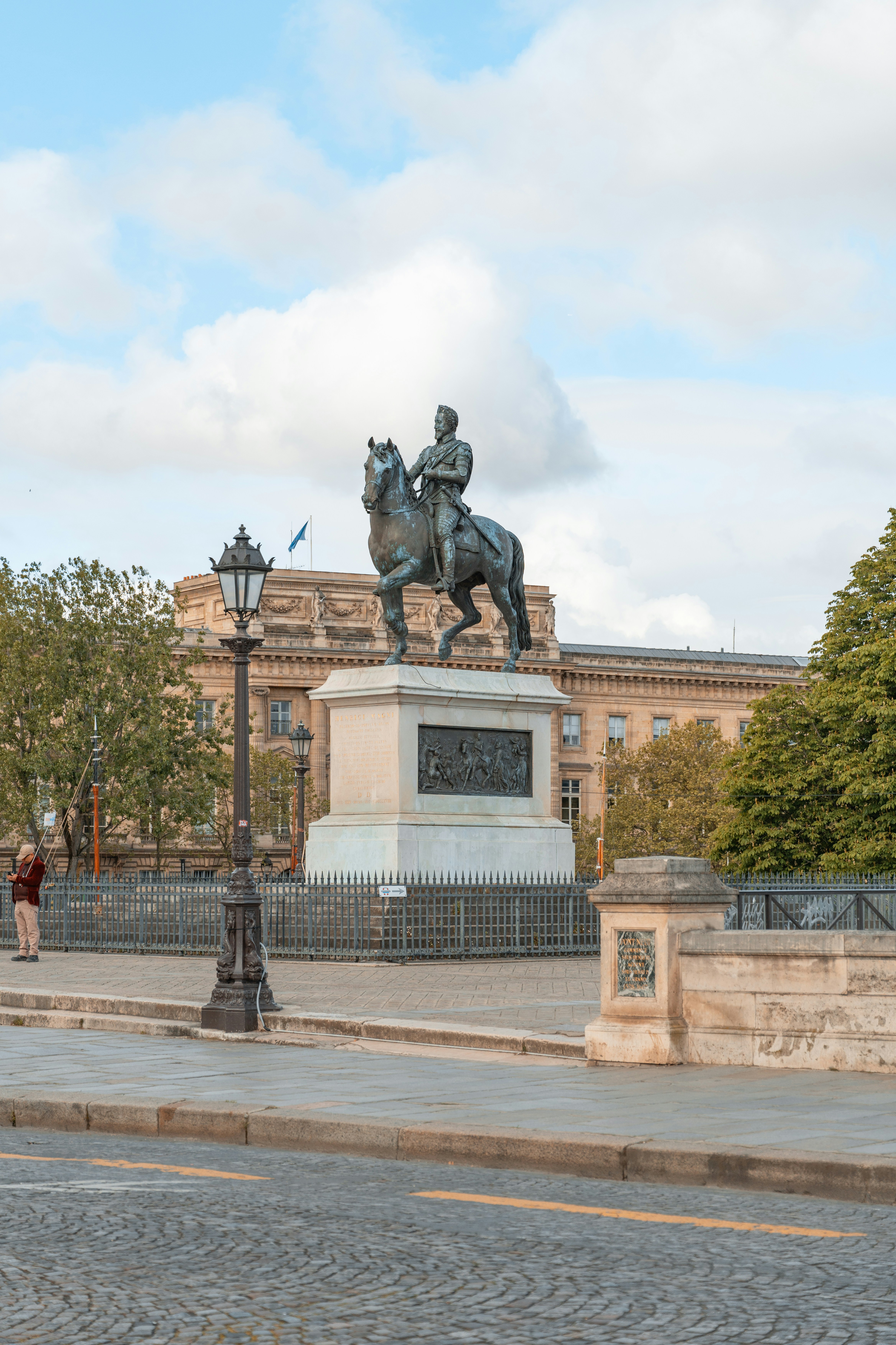 Il Pont-Neuf con la statua equestre di Enrico IV sulla punta dell'&Icirc;le de la Cit&eacute;, Parigi