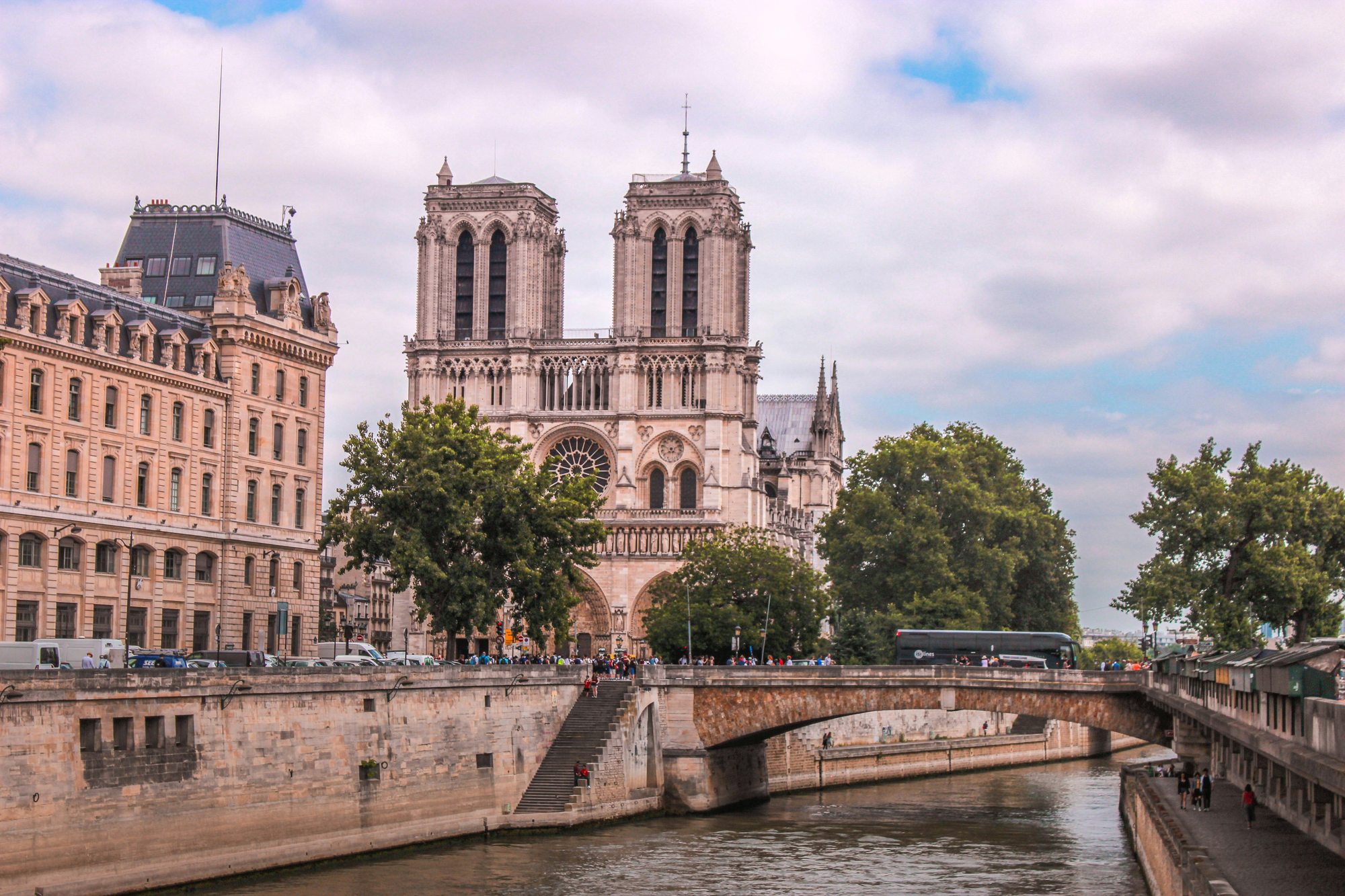 Notre-Dame e il ponte sulla Senna visti dall'&Icirc;le de la Cit&eacute;, Parigi