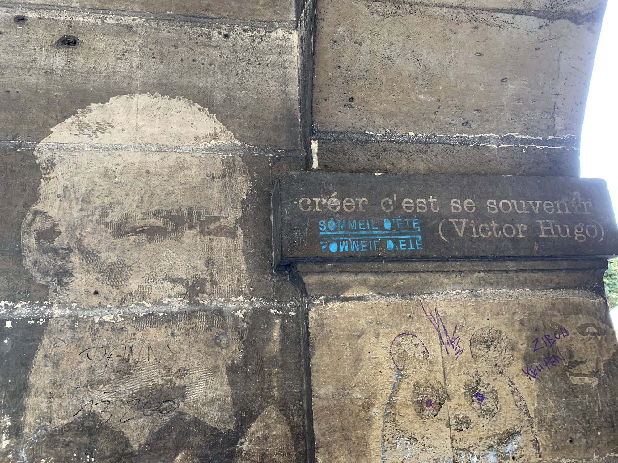 Murale con citazione di Victor Hugo nel Marais a Parigi