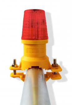 WHI Safeguard Red Vertical Mount Safety Lights - SBLY-1403r